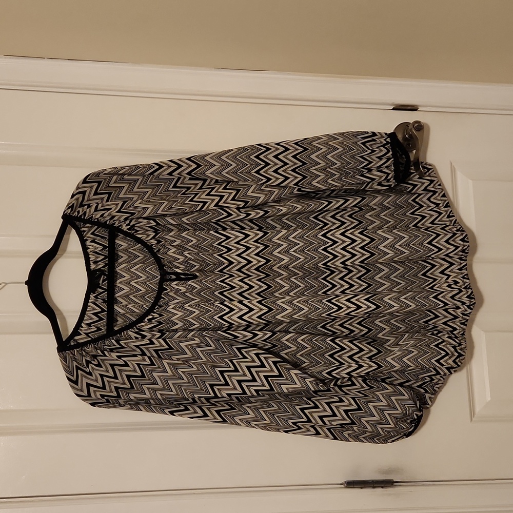 Lane Bryant 22/24 black and white shirt